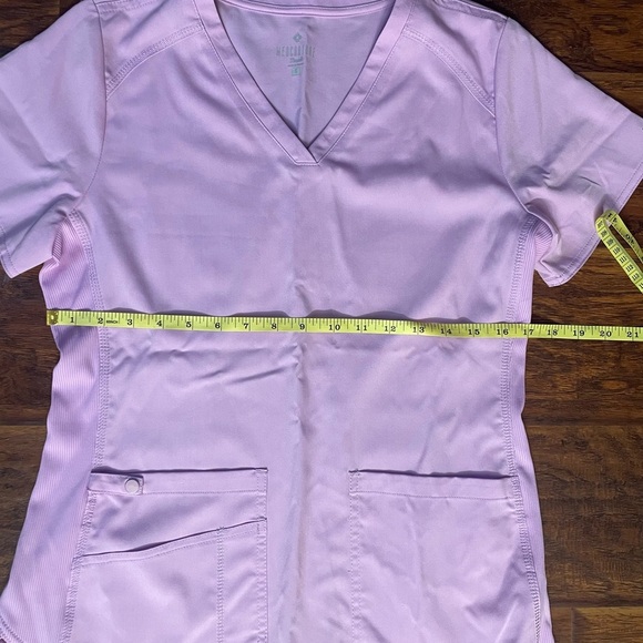 Med Couture Lilac V-Neck Shirttail Women's SCRUBS top - Picture 10 of 13